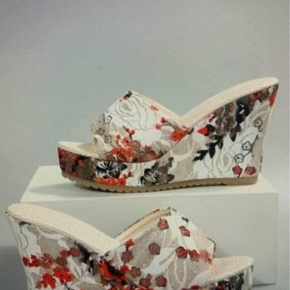 Ladies NEW size 9.5 Cloth wedge sandals - Picture 7 of 10